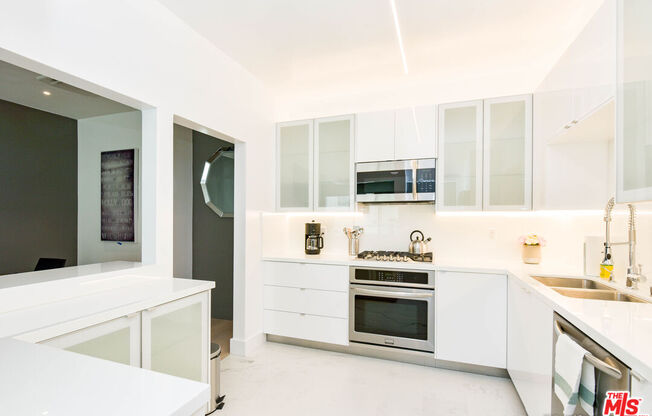 2 beds, 2 baths, 1,389 sqft, $7,000, Unit 107