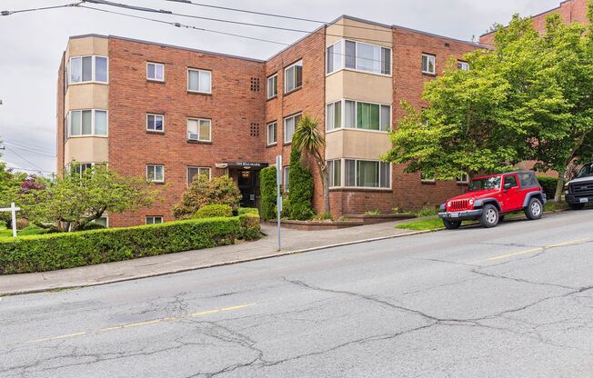 1 bed, 1 bath, 780 sqft, $1,695, Unit Hamrick 204