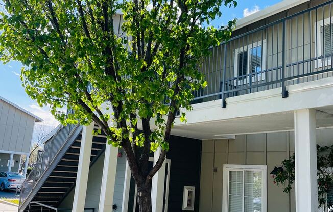 Beautiful North Davis 2bed/2 bath Upstairs Condo
