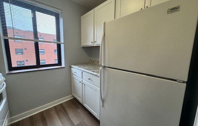 1 bed, 1 bath, 600 sqft, $1,299, Unit 5627 Rippey St. #C4