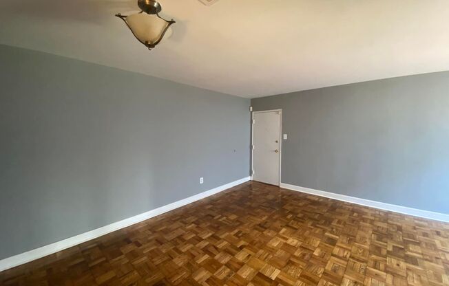 Cozy 2 BR/1 BA Apartment in Congress Heights!