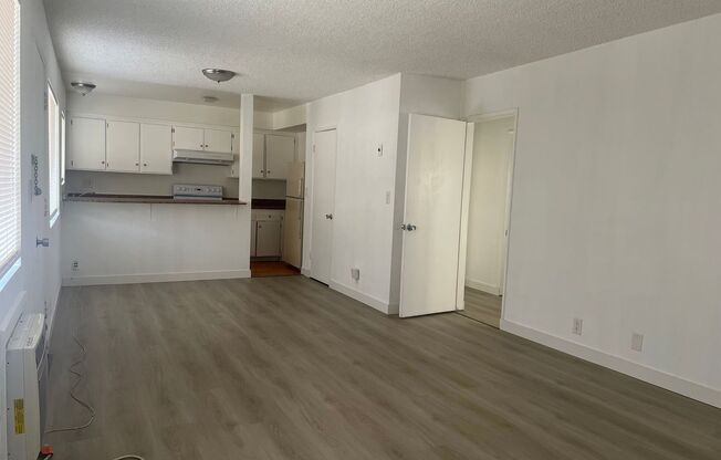 105 S GRANADA AVE