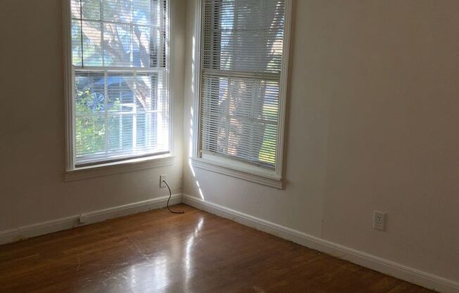 3 beds, 1 bath, $995