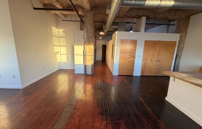 1 bed, 1 bath, 940 sqft, $1,550, Unit 701