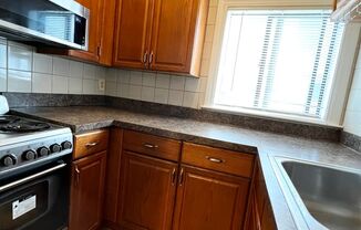 Studio, 1 bath, 312 sqft, $1,100, Unit Studio Efficiency Apt