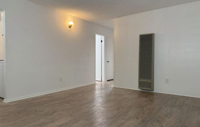 2 beds, 1 bath, $1,175, Unit 745 W Santa Fe Ave