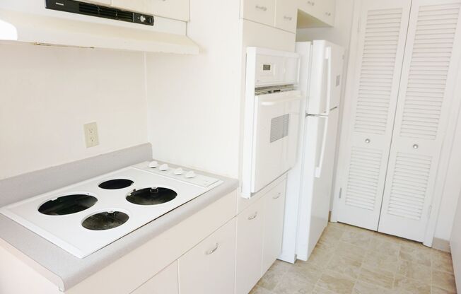 1 bed, 1 bath, 800 sqft, $895, Unit 12