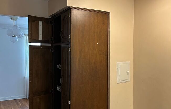 Spacious Colonial For Rent in Lyndhurst