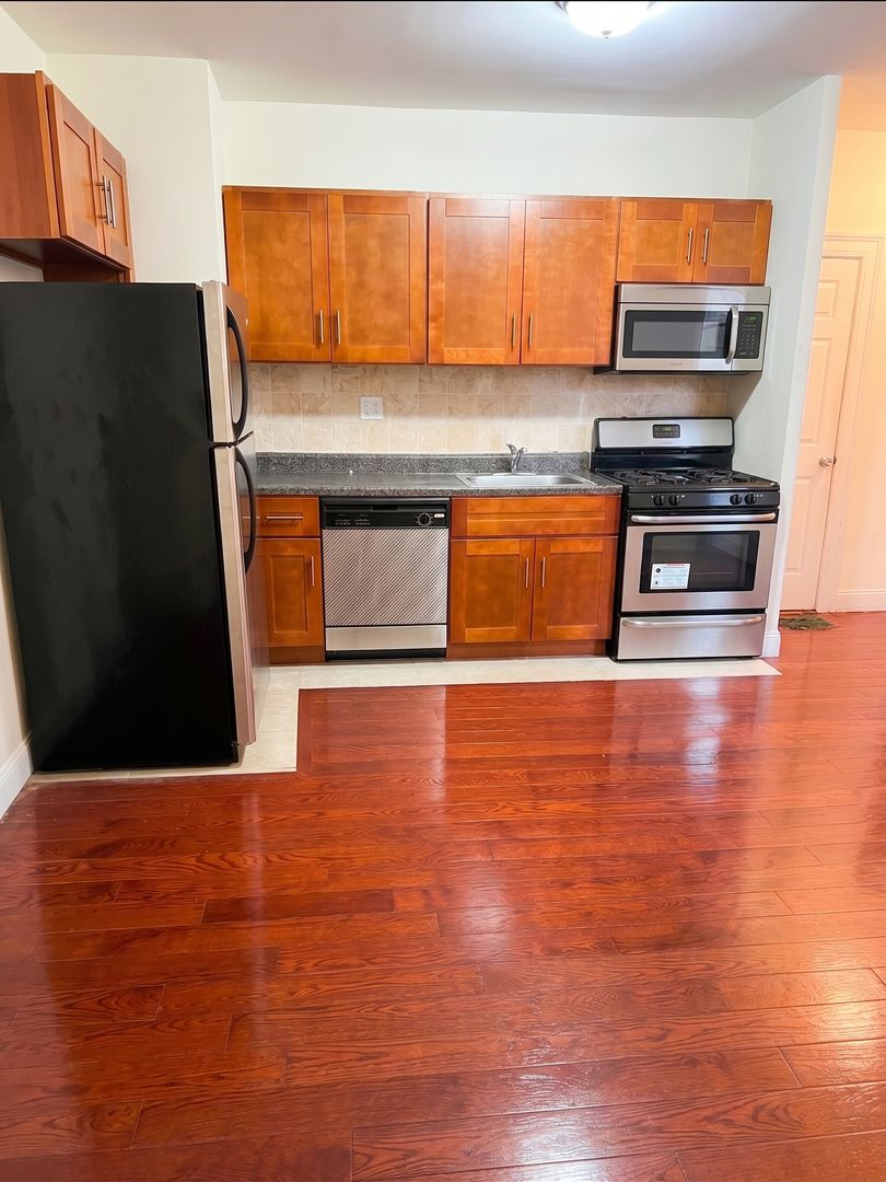 1 Arden Realty LLC