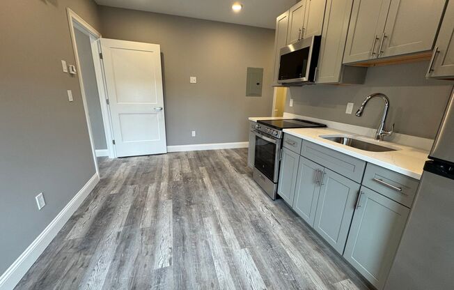 1 bed, 1 bath, $2,100, Unit 405