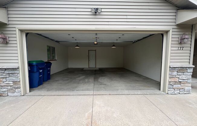 Single Family Home in a Quiet Neighborhood Available!