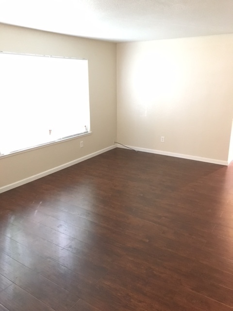 2 beds, 1 bath, 847 sqft, $1,495