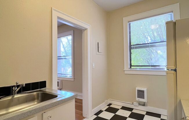 Studio, 1 bath, 525 sqft, $1,225, Unit 220