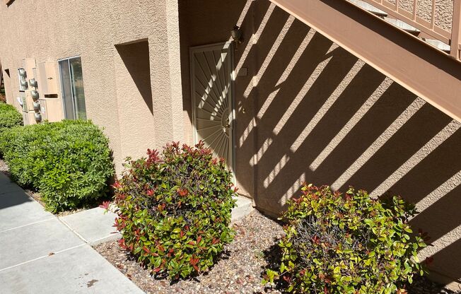 SE!!! Gated!! 2 Bedroom 1st Floor with Balcony!! Community Pool, Spa, Clubhouse!!! Fitness Room!! No Carpet!!