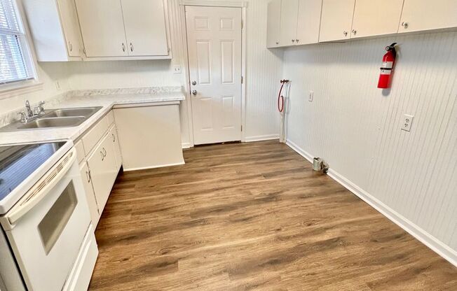 Available May 15! 2 bed 1 bath Duplex in Madison
