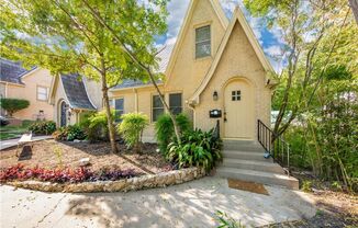405 E 32nd St Unit A