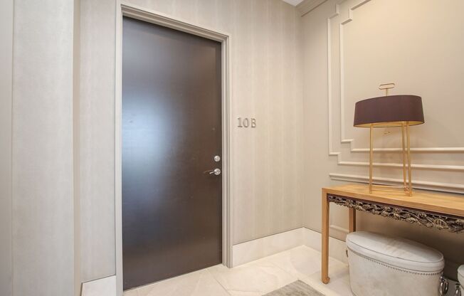 Exquisite Luxury high-rise 2 bedroom, 2bath located in River Oaks!