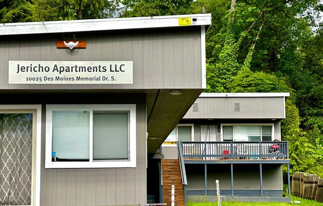 Jericho Apartments