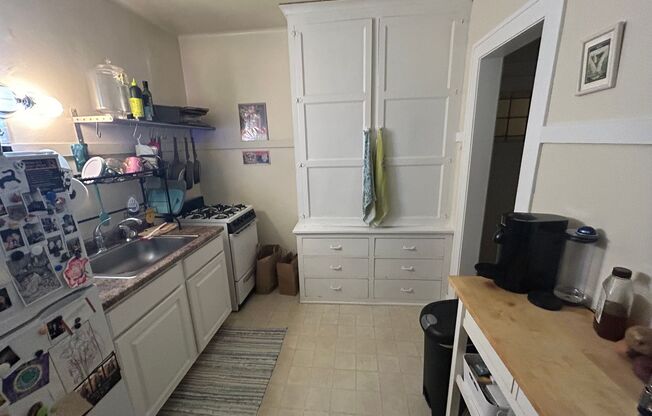 1 bed, 1 bath, $995, Unit 45