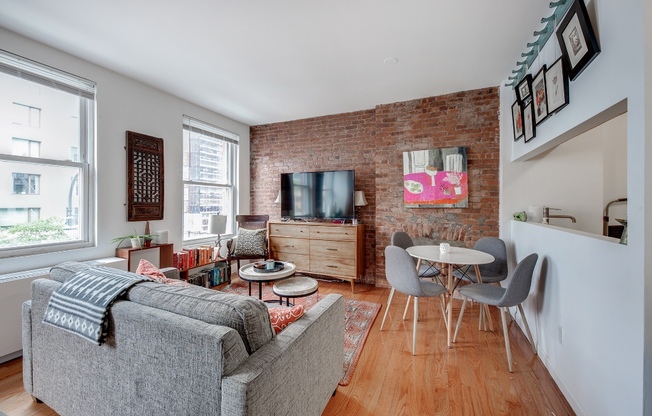 350 W 14 ST