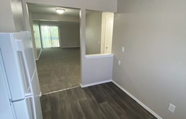 2 beds, 1 bath, 1,105 sqft, $875, Unit 2703-304