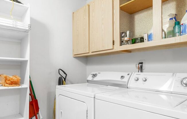 2 beds, 2 baths, $1,275, Unit # 1059