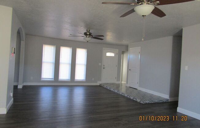 3 beds, 2 baths, $1,300