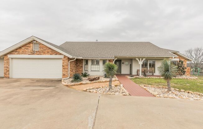Alvarado Ranch W/ Private Pool & Fenced-In Longhorns