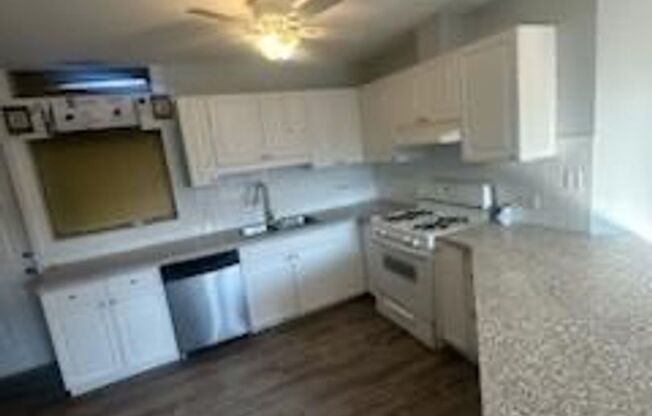 3 beds, 2 baths, $1,750, Unit Unit 3B