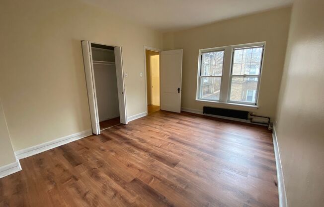 1 bed, 1 bath, 572 sqft, $1,510, Unit Old King Edward 86