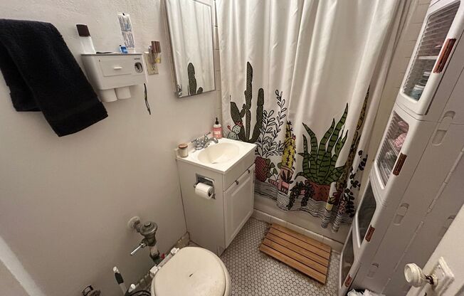 1 bed, 1 bath, $975, Unit 64