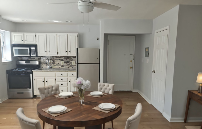 1 bed, 1 bath, 700 sqft, $2,100, Unit H-01