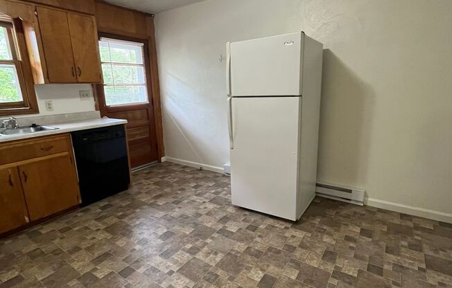 2 beds, 1 bath, 903 sqft, $1,140, Unit P-1