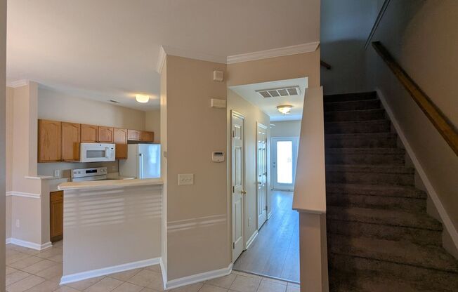 Townhome w/ Easy Access to I485/Shopping/Restaurants