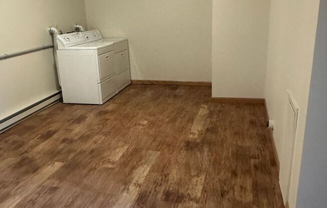 2 beds, 1 bath, $625, Unit 2