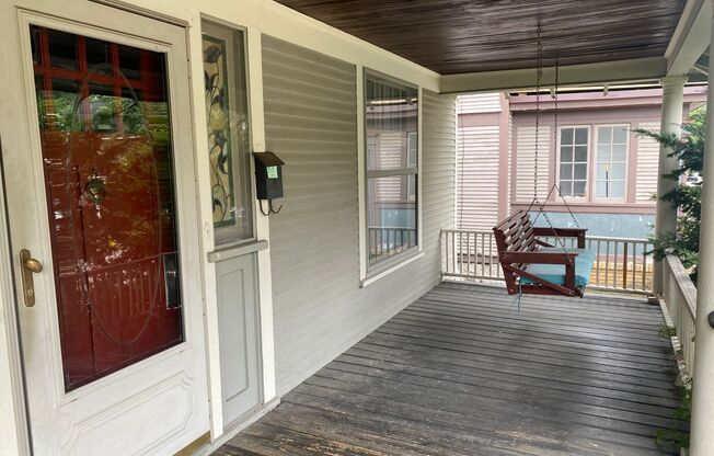 28 Grand NE- Midtown single family! Water included. Washer/dryer.