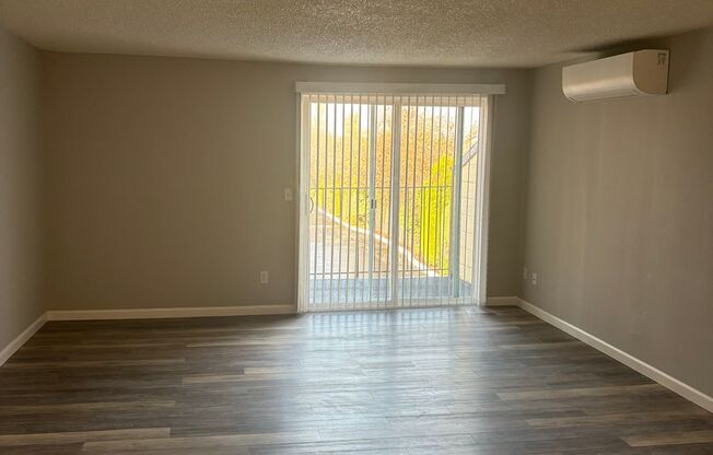 2 beds, 1 bath, 907 sqft, $1,395, Unit 1877E