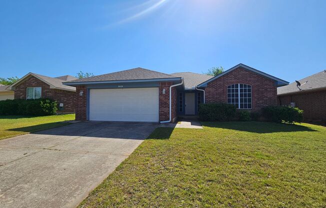 REDUCED! (3) Bed/(2) Bath In NE Norman Avail NOW!