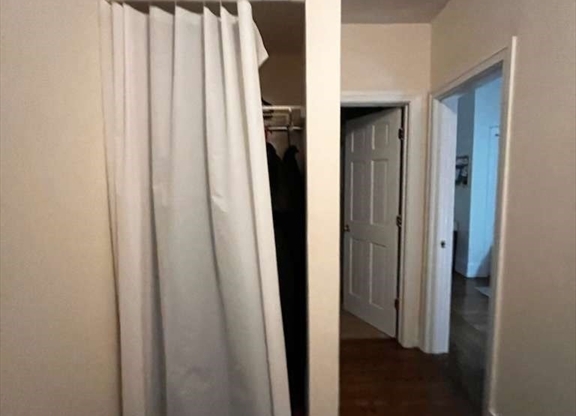 3 beds, 1 bath, 837 sqft, $5,600, Unit 4