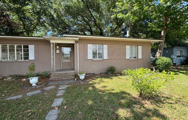 Move In Special! June 2024 Rent $1,150.00 Westisde 3/1 Single Family Home