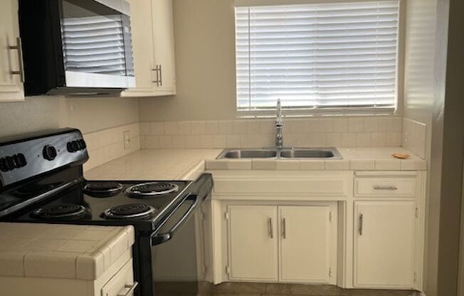2 beds, 1.5 baths, $1,350, Unit 4437