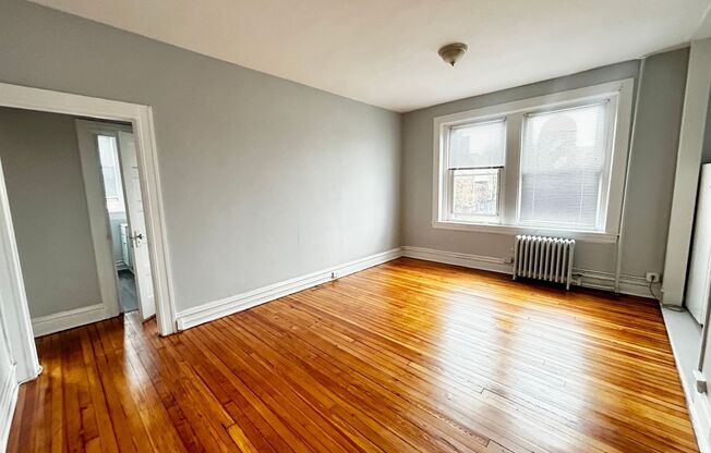 3 beds, 1 bath, 5 sqft, $1,675, Unit 3B