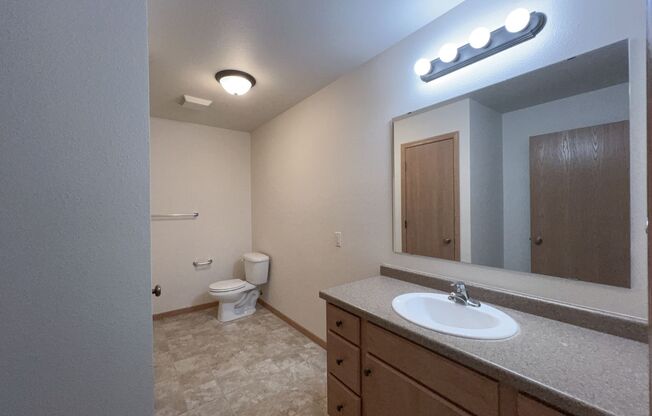 3 beds, 2 baths, 1,319 sqft, $1,470, Unit WI 3550-87