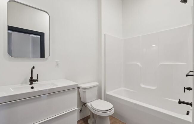 1 bed, 1 bath, 400 sqft, $1,350, Unit Schwab Industrial-305