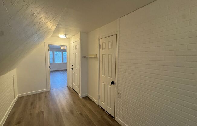 1 bed, 1 bath, 600 sqft, $1,050, Unit Unit 5