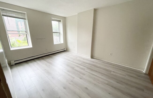 2 beds, 1 bath, $3,800, Unit 2