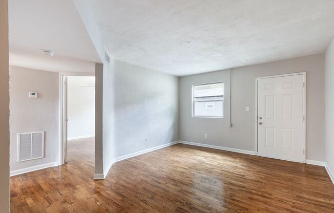 2 beds, 1 bath, $1,250, Unit C2