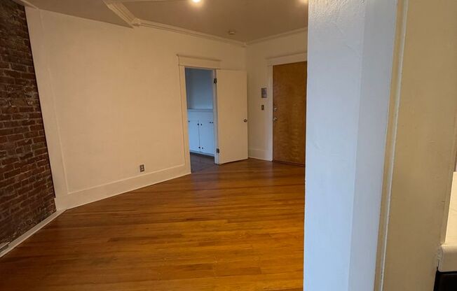 2 beds, 1 bath, $1,500, Unit 501