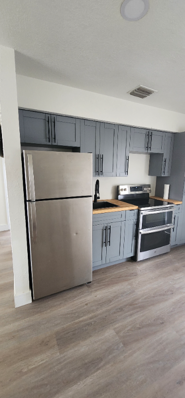 1197 W 35 ST