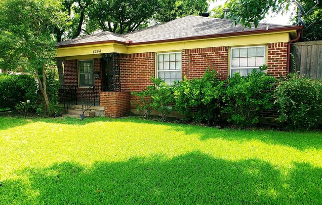 2 Bedroom, 1 Bath Home in Lakewood